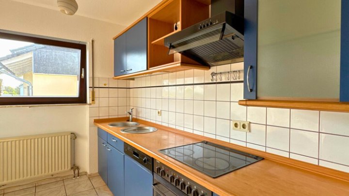 Gepflegte 2 ZKB-Wohnung mit EBK, Terrasse, Garten + Stellplatz in toller Lage in SLS - Picard