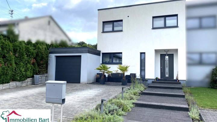 CHARMANTES 140 M² WOHNHAUS IN PERL-BESCH!