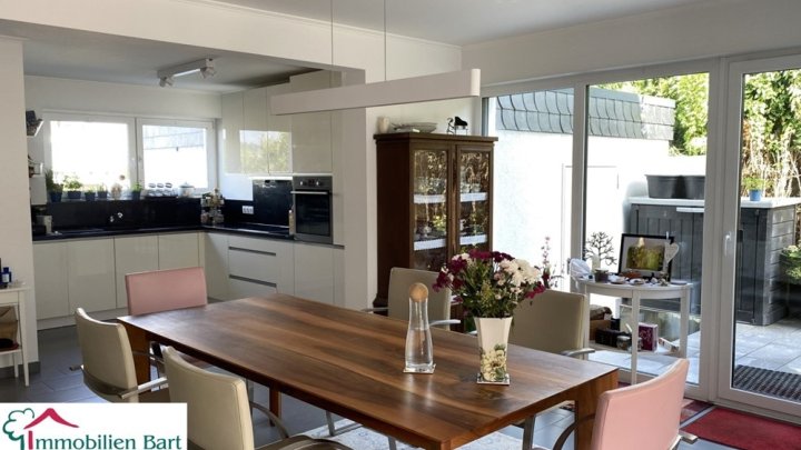 CHARMANTES 140 M² WOHNHAUS IN PERL-BESCH!