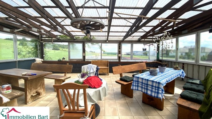 TIERFREUNDE AUFGEPASST! WOHNHAUS (200 M² WFL.) AUF 34 AR!