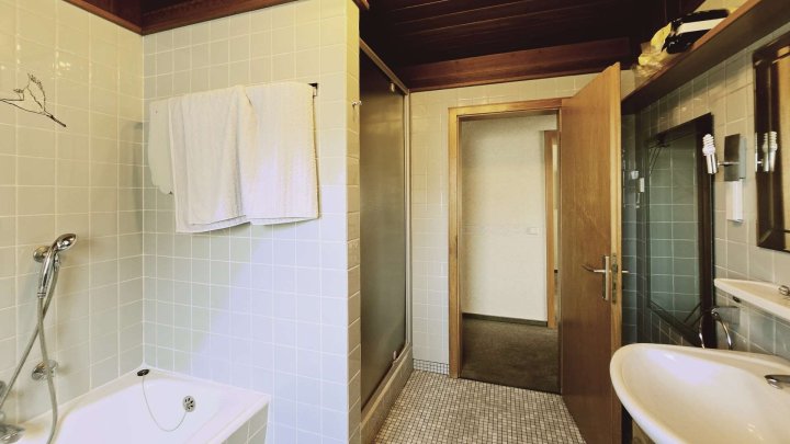 RESERVIERT // 1-2 Familienhaus Haus mit schönem Blick ins Grüne