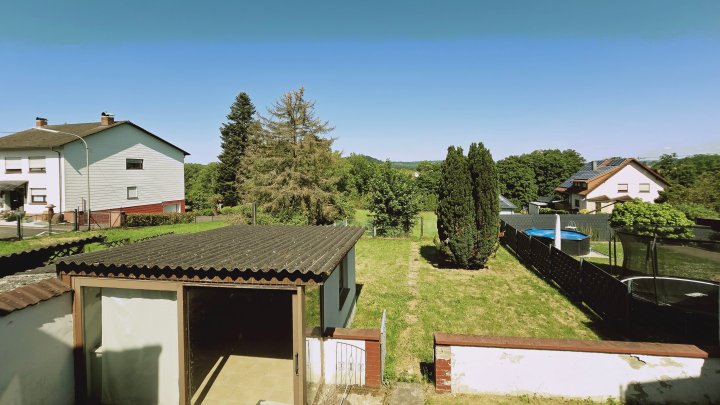 RESERVIERT // 1-2 Familienhaus Haus mit schönem Blick ins Grüne