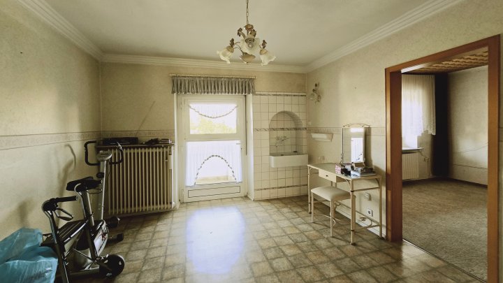 RESERVIERT // 1-2 Familienhaus Haus mit schönem Blick ins Grüne