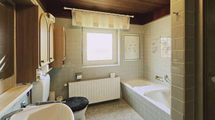 RESERVIERT // 1-2 Familienhaus Haus mit schönem Blick ins Grüne