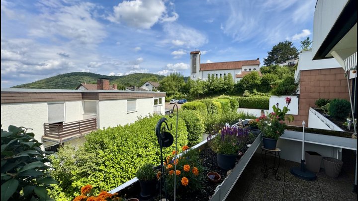Großzügige Eigentumswohnung mit Fernblick in Saarbrücken - Uni Nähe