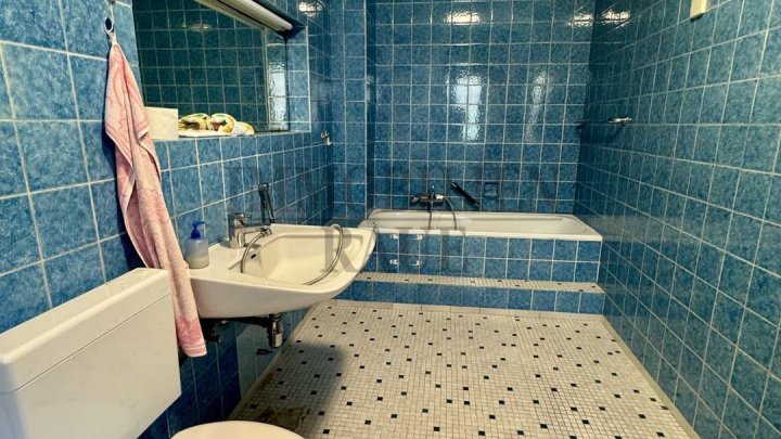 GEPFLEGTES, FREISTEHENDES 1 FAMILIENHAUS MIT GARTEN UND 2 GARAGEN IN SULZBACH - SOFORT FREI