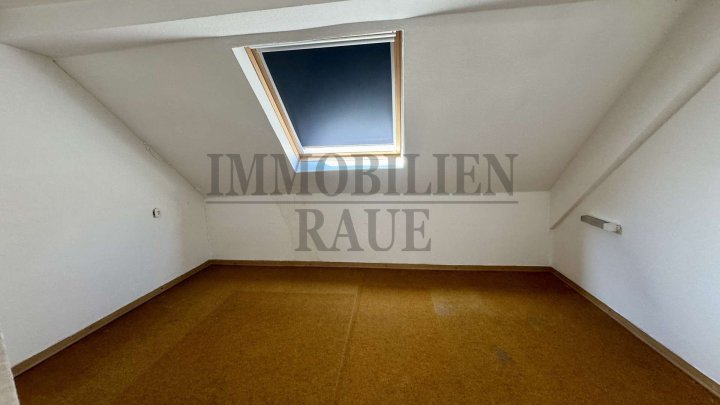 GEPFLEGTES, FREISTEHENDES 1 FAMILIENHAUS MIT GARTEN UND 2 GARAGEN IN SULZBACH - SOFORT FREI