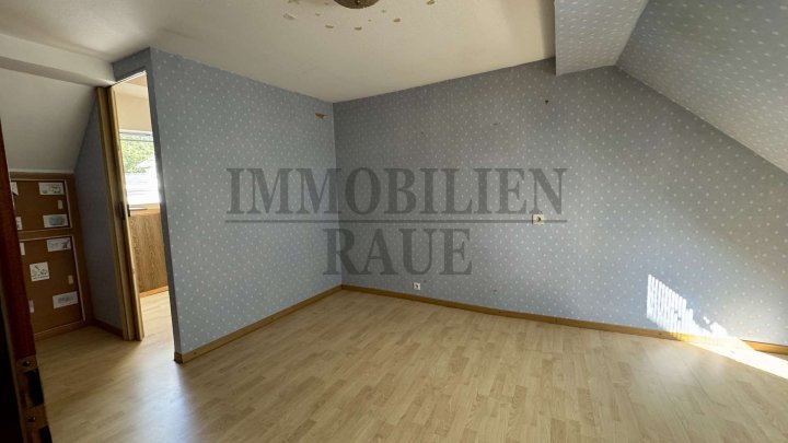 GEPFLEGTES, FREISTEHENDES 1 FAMILIENHAUS MIT GARTEN UND 2 GARAGEN IN SULZBACH - SOFORT FREI