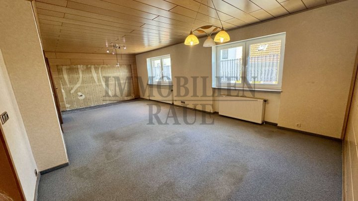 GEPFLEGTES, FREISTEHENDES 1 FAMILIENHAUS MIT GARTEN UND 2 GARAGEN IN SULZBACH - SOFORT FREI