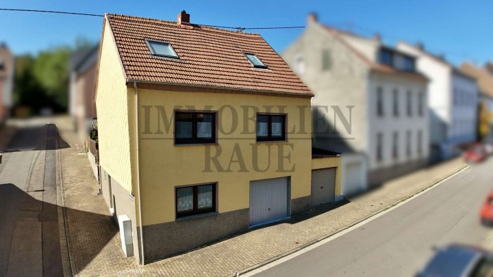 GEPFLEGTES, FREISTEHENDES 1 FAMILIENHAUS MIT GARTEN UND 2 GARAGEN IN SULZBACH - SOFORT FREI