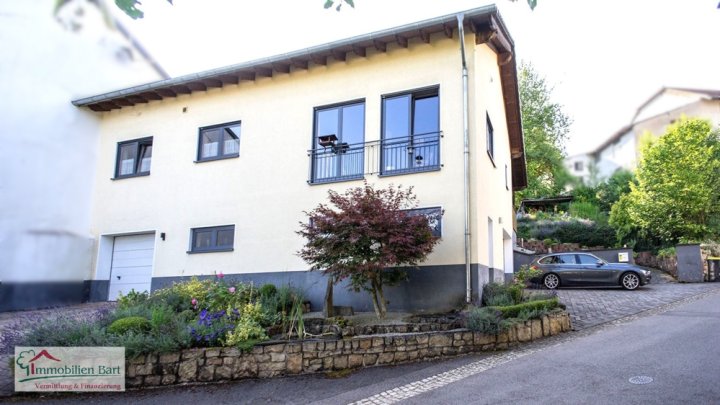 MODERNES 192 M² WOHNHAUS + 80 M² GARAGE IN TOP LAGE!