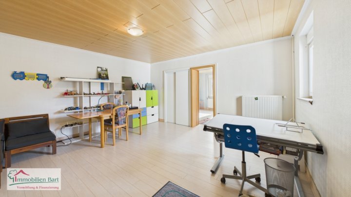 PERL: 256 M² WOHNFLÄCHE/ GEPFLEGT / TOP LAGE!