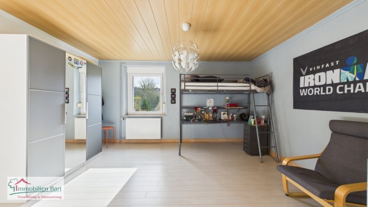 PERL: 256 M² WOHNFLÄCHE/ GEPFLEGT / TOP LAGE!