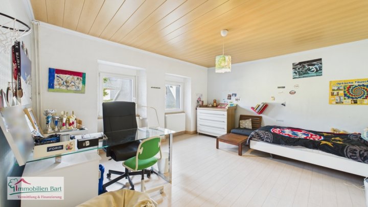 PERL: 256 M² WOHNFLÄCHE/ GEPFLEGT / TOP LAGE!