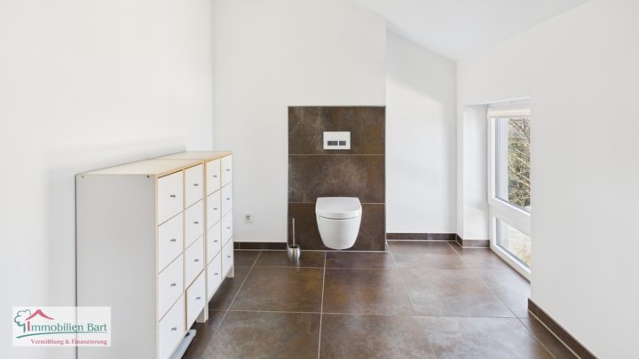 PERL: 256 M² WOHNFLÄCHE/ GEPFLEGT / TOP LAGE!