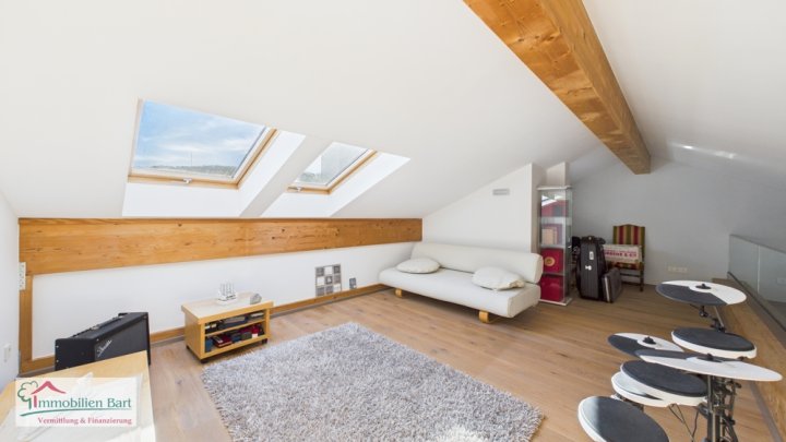 PERL: 256 M² WOHNFLÄCHE/ GEPFLEGT / TOP LAGE!