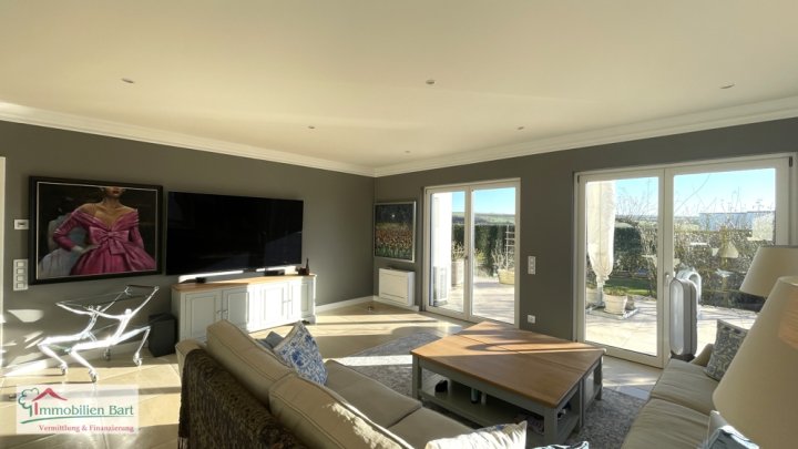 DESIGNERVILLA MIT POOL AN DER LUXEMBURGISCHEN GRENZE!