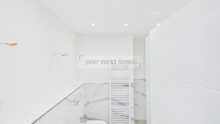 Saniertes Schmuckstück mit 3 Balkonen und circa 400 Meter von der Uni entfernt.