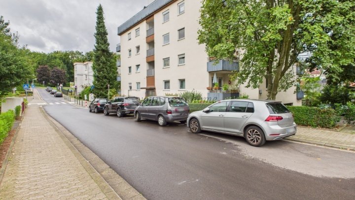 Saniertes Schmuckstück mit 3 Balkonen und circa 400 Meter von der Uni entfernt.