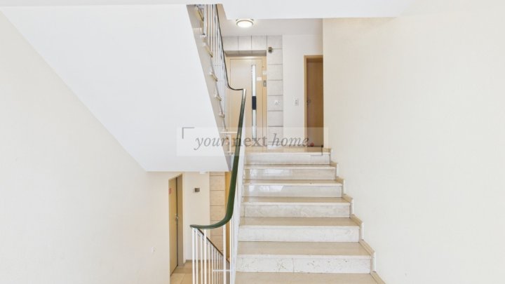 Saniertes Schmuckstück mit 3 Balkonen und circa 400 Meter von der Uni entfernt.