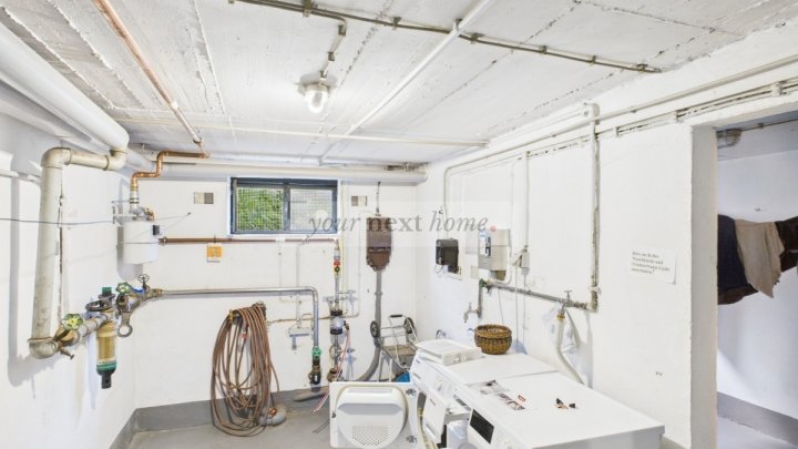 Saniertes Schmuckstück mit 3 Balkonen und circa 400 Meter von der Uni entfernt.