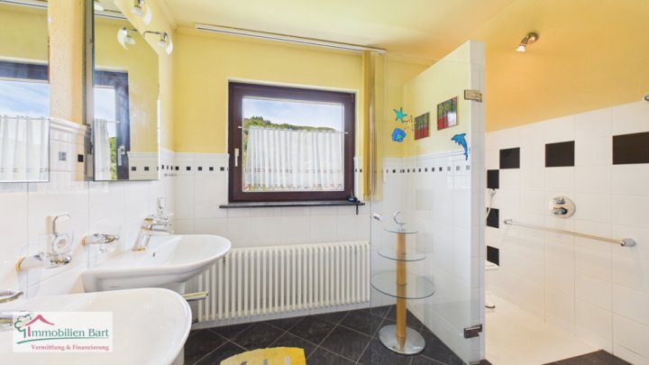 METTLACH-SAARHÖLZBACH: WOHNHAUS MIT 3 SCHLAFZIMMERN + BLICK INS GRÜNE