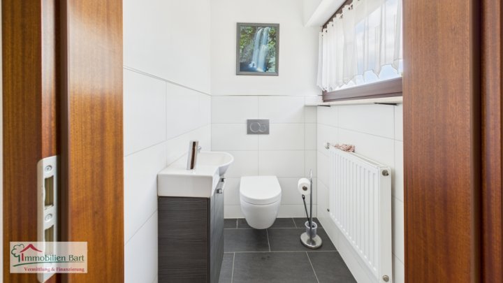 RUHE UND RAUM IN METTLACH - BARRIEREFREIER BUNGALOW MIT SOLARANLAGE IN TOLLER LAGE