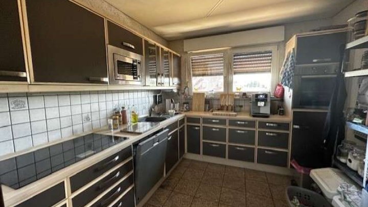 Einfamilienhaus in Erbringen mit großem Grundstück