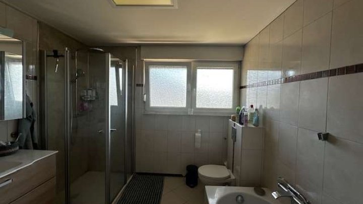 Einfamilienhaus in Erbringen mit großem Grundstück