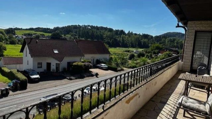 Einfamilienhaus in Erbringen mit großem Grundstück