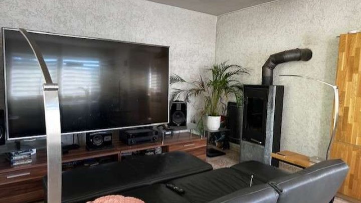 Einfamilienhaus in Erbringen mit großem Grundstück