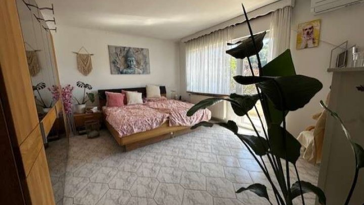 Einfamilienhaus in Erbringen mit großem Grundstück