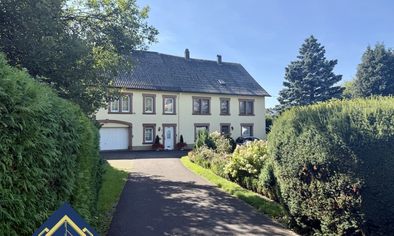 Freistehendes Einfamilienhaus mit Einliegerwohnung und großem Grundstück in Lebach OT zu verkaufen