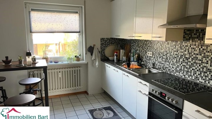 VIS À VIS L-WORMELDANGE: HAUS MIT 3 WOHNUNGEN, 4 GARAGEN + VIEL PLATZ