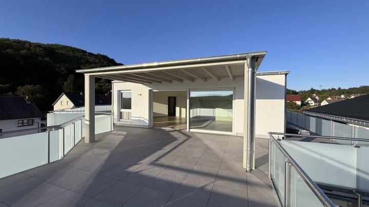 Erstbezug: Penthouse mit einmaliger Dachterrasse in zentraler Lage von Siersburg zu verkaufen