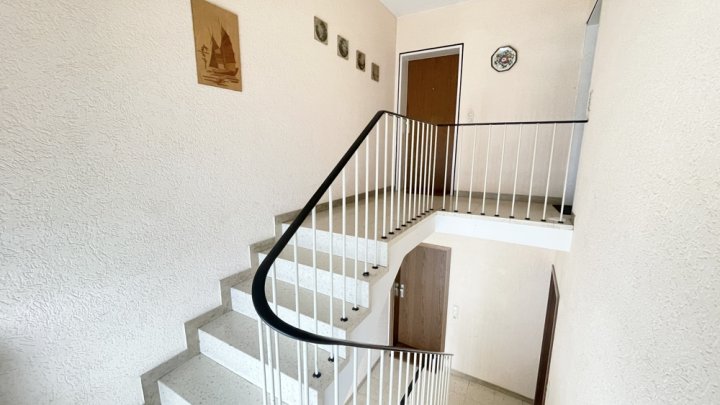 Charmante 2-Etagen-Wohnung mit Balkon und Galerie
