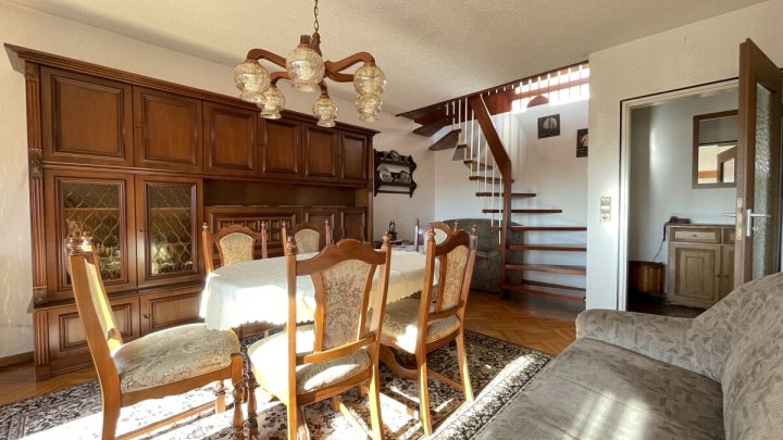 Charmante 2-Etagen-Wohnung mit Balkon und Galerie