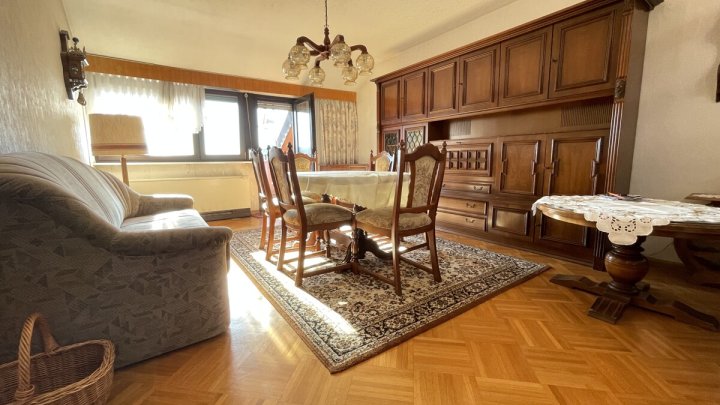 Charmante 2-Etagen-Wohnung mit Balkon und Galerie
