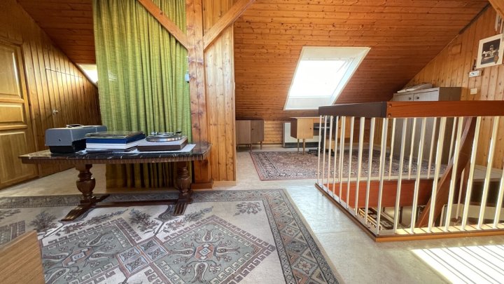 Charmante 2-Etagen-Wohnung mit Balkon und Galerie