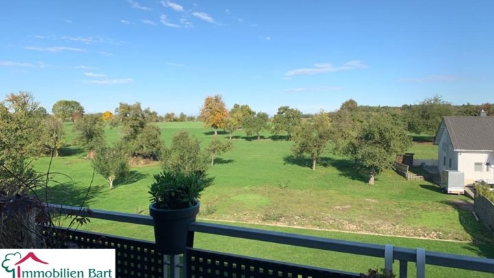 NATUR PUR! ATTRAKTIVE 106 M² OG-WOHNUNG MIT BALKON UND SICHT INS GRÜNE!