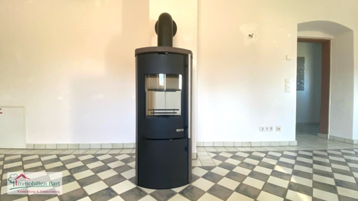 PERL-BORG: 72 M² WOHNUNG MIT KAMINOFEN & EINBAUKÜCHE