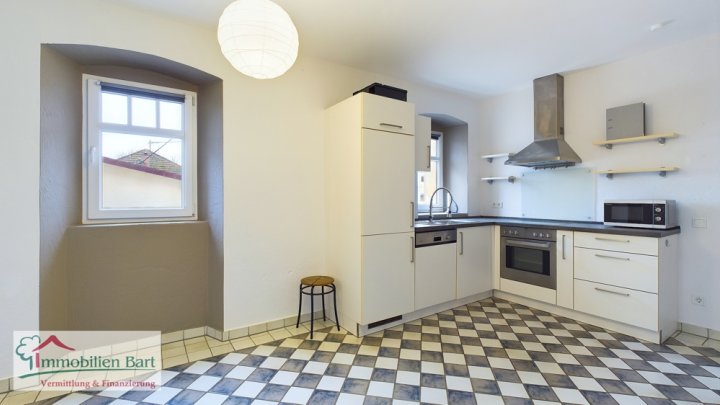 PERL-BORG: 72 M² WOHNUNG MIT KAMINOFEN & EINBAUKÜCHE