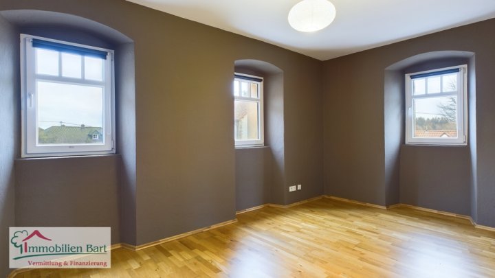 PERL-BORG: 72 M² WOHNUNG MIT KAMINOFEN & EINBAUKÜCHE