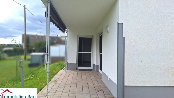LOSHEIM AM SEE: NEUWERTIGE 97 M² EG WOHNUNG MIT SICHT INS GRÜNE! SOFORT FREI!