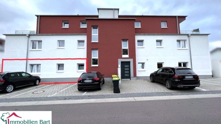 LOSHEIM AM SEE: NEUWERTIGE 97 M² EG WOHNUNG MIT SICHT INS GRÜNE! SOFORT FREI!