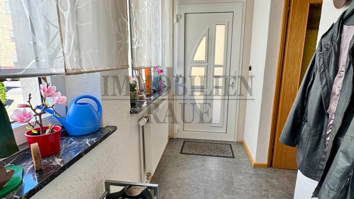 FAMILENFREUNDLICH UND EINZUGSBEREIT - FREIST. 1 FAM.-HAUS MIT GROSSEM GARTEN + 3 GARAGEN IN DUDWEILER