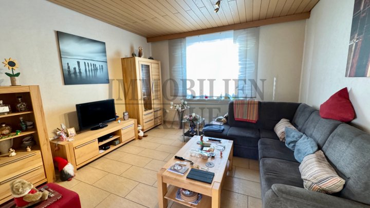 FAMILENFREUNDLICH UND EINZUGSBEREIT - FREIST. 1 FAM.-HAUS MIT GROSSEM GARTEN + 3 GARAGEN IN DUDWEILER