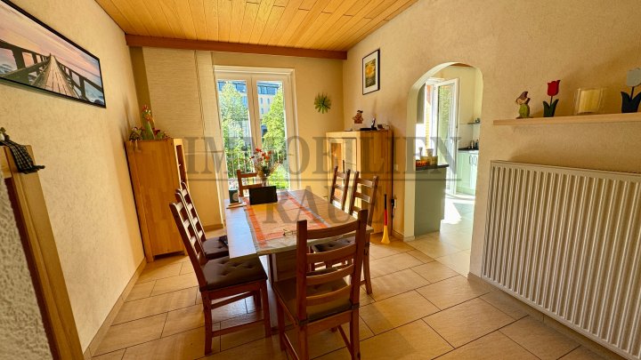 FAMILENFREUNDLICH UND EINZUGSBEREIT - FREIST. 1 FAM.-HAUS MIT GROSSEM GARTEN + 3 GARAGEN IN DUDWEILER