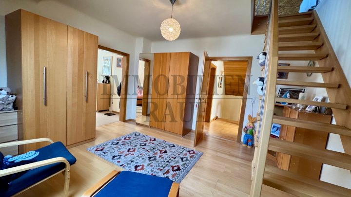 FAMILENFREUNDLICH UND EINZUGSBEREIT - FREIST. 1 FAM.-HAUS MIT GROSSEM GARTEN + 3 GARAGEN IN DUDWEILER