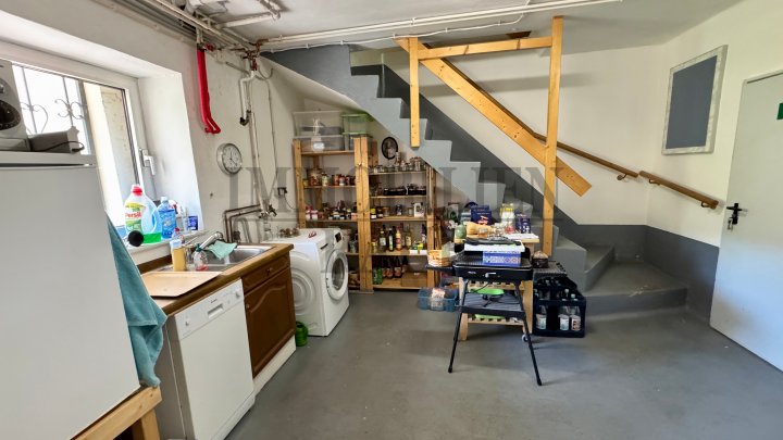 FAMILENFREUNDLICH UND EINZUGSBEREIT - FREIST. 1 FAM.-HAUS MIT GROSSEM GARTEN + 3 GARAGEN IN DUDWEILER